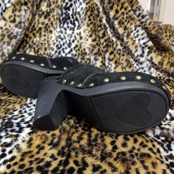 Shoes - Picture 4 of 5